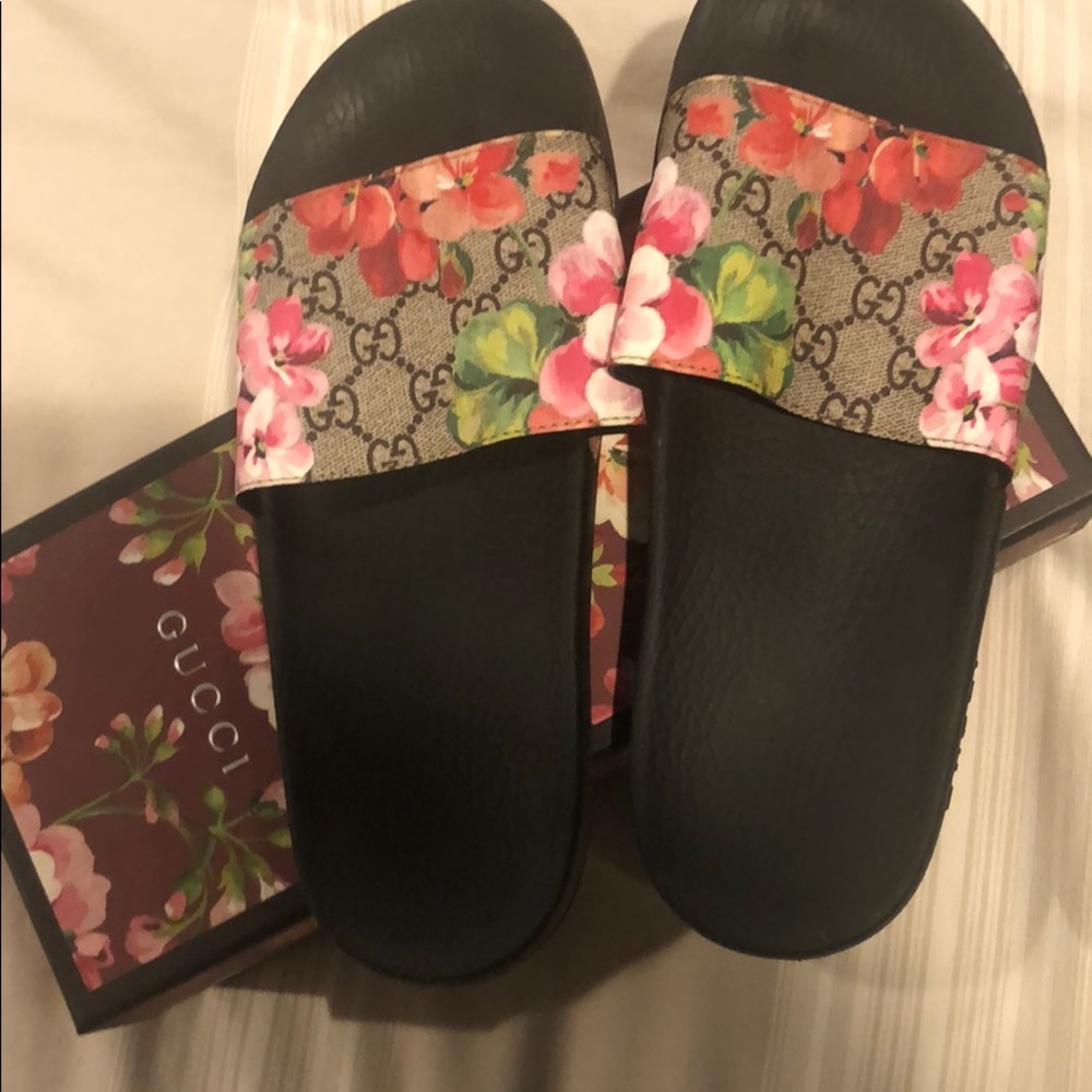 Gucci GG Supreme Slides